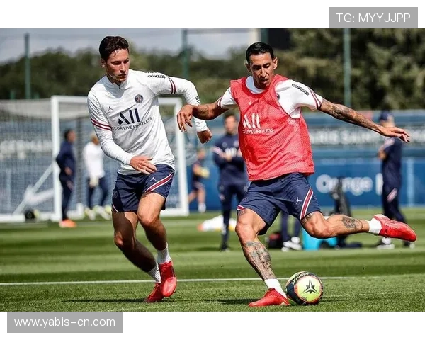 埃贝尔回应博阿滕现身基地称其仅为观摩训练并非与工作相关